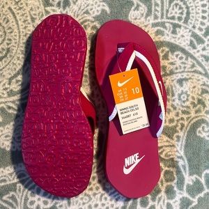 NWT Nike Flip Flops - Size 10